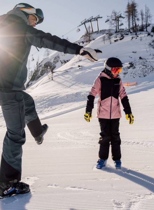 Family skiing in the skiarea ski amadé 